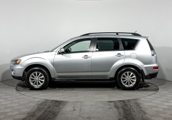 Подержанный автомобиль Mitsubishi Outlander 2011 года (8 фото)