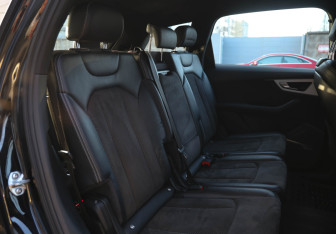 Подержанный автомобиль Audi Q7 2017 года (9 фото)