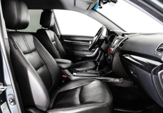Подержанный автомобиль Kia Sorento 2016 года (18 фото)