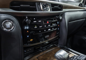 Подержанный автомобиль Lexus LX 2016 года (23 фото)