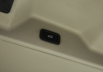 Подержанный автомобиль Land Rover Range Rover 2013 года (25 фото)