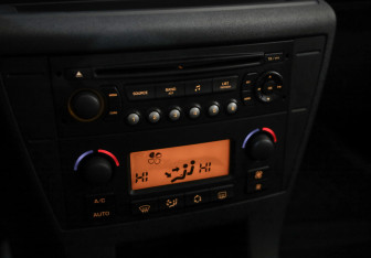 Подержанный автомобиль Citroen C4 Hatchback 2011 года (13 фото)