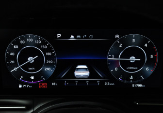 Подержанный автомобиль Kia Carnival 2021 года (14 фото)