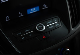 Подержанный автомобиль Ford Kuga 2017 года (12 фото)