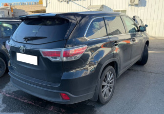 Подержанный автомобиль Toyota Highlander 2014 года (4 фото)