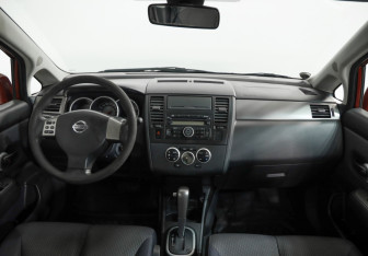 Подержанный автомобиль Nissan Tiida Hatchback 2008 года (9 фото)