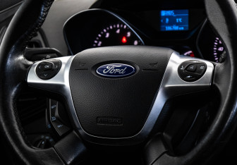 Подержанный автомобиль Ford Kuga 2016 года (12 фото)