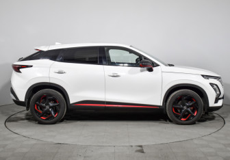 Подержанный автомобиль Omoda C5 2023 года (4 фото)