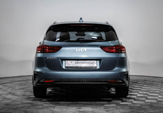 Подержанный автомобиль Kia Ceed Wagon 2022 года (6 фото)