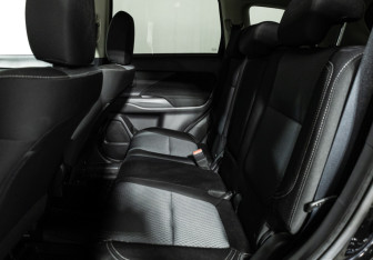 Подержанный автомобиль Mitsubishi Outlander 2019 года (10 фото)