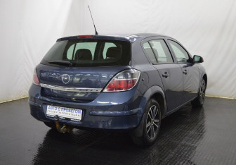 Подержанный автомобиль Opel Astra Hatchback 2010 года (5 фото)