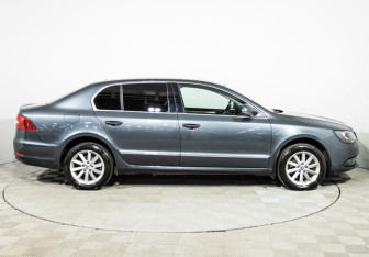 Подержанный автомобиль Skoda Superb Liftback 2014 года (4 фото)