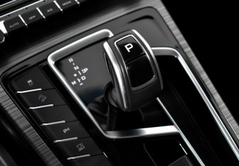 Подержанный автомобиль Geely Atlas Pro 2022 года (10 фото)