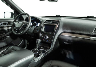 Подержанный автомобиль Ford Explorer 2019 года (9 фото)