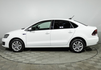 Подержанный автомобиль Volkswagen Polo Sedan 2019 года (8 фото)