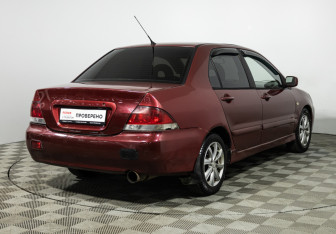 Подержанный автомобиль Mitsubishi Lancer Sedan 2005 года (5 фото)