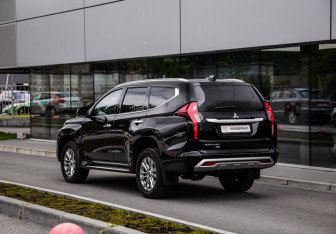 Подержанный автомобиль Mitsubishi Pajero Sport 2021 года (8 фото)