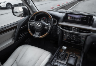 Подержанный автомобиль Lexus LX 2016 года (12 фото)