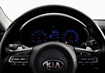 Подержанный автомобиль Kia Stinger 2018 года (15 фото)