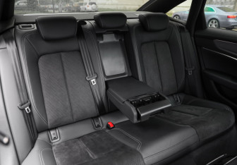Подержанный автомобиль Audi A6 Sedan 2021 года (33 фото)