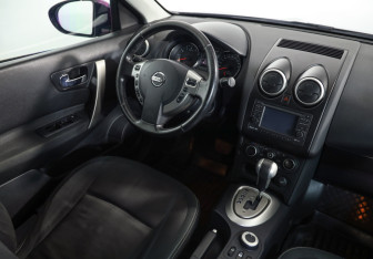 Подержанный автомобиль Nissan Qashqai 2010 года (7 фото)
