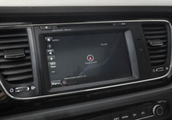 Подержанный автомобиль Kia Carnival 2018 года (15 фото)