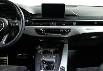 Подержанный автомобиль Audi A4 Sedan 2018 года (14 фото)