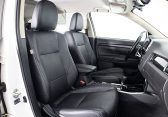 Подержанный автомобиль Mitsubishi Outlander 2017 года (12 фото)