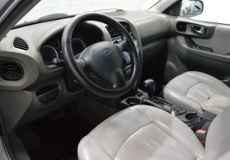 Подержанный автомобиль Hyundai Santa Fe 2008 года (10 фото)