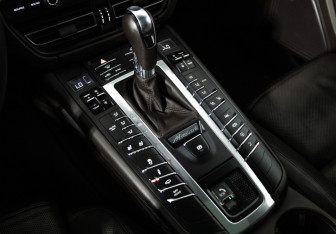 Подержанный автомобиль Porsche Macan 2021 года (22 фото)