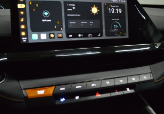 Подержанный автомобиль Changan UNI-V 2024 года (17 фото)