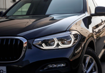 Подержанный автомобиль BMW X4 2020 года (2 фото)