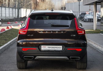 Подержанный автомобиль Volvo XC40 2019 года (7 фото)