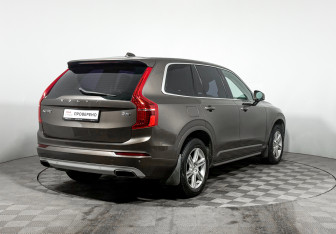 Подержанный автомобиль Volvo XC90 2015 года (5 фото)