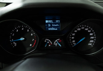 Подержанный автомобиль Ford Focus Hatchback 2013 года (12 фото)