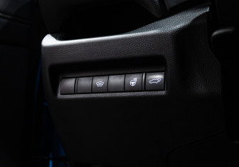 Подержанный автомобиль Toyota RAV4 2020 года (18 фото)