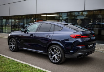 Подержанный автомобиль BMW X6 2021 года (6 фото)
