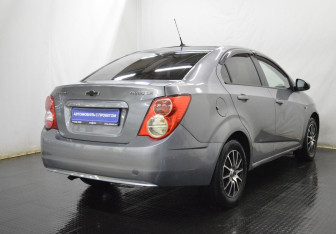 Подержанный автомобиль Chevrolet Aveo Sedan 2012 года (5 фото)