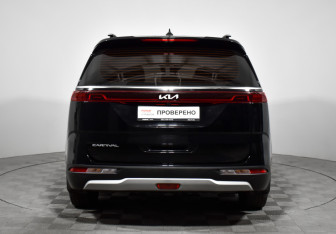 Подержанный автомобиль Kia Carnival 2023 года (6 фото)