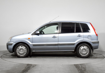 Подержанный автомобиль Ford Fusion 2007 года (8 фото)