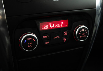 Подержанный автомобиль Suzuki SX4 Hatchback 2010 года (15 фото)