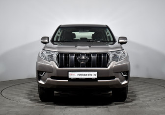 Подержанный автомобиль Toyota Land Cruiser Prado 2019 года (2 фото)