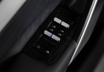 Подержанный автомобиль Geely Atlas 2023 года (20 фото)