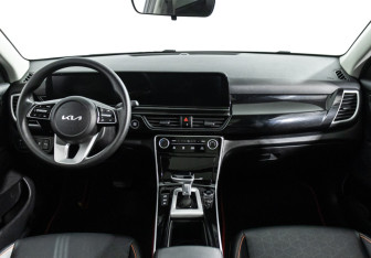 Подержанный автомобиль Kia Seltos 2023 года (14 фото)