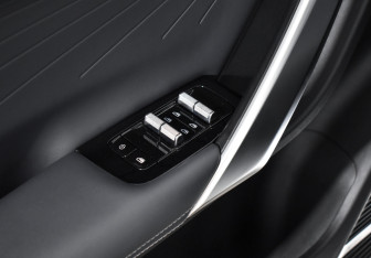 Подержанный автомобиль Geely Atlas 2023 года (10 фото)