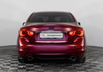 Подержанный автомобиль Infiniti Q50 2016 года (8 фото)