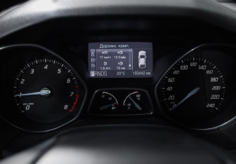 Подержанный автомобиль Ford Focus Hatchback 2012 года (12 фото)