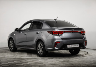 Подержанный автомобиль Kia Rio Sedan 2019 года (7 фото)