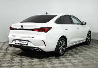 Подержанный автомобиль Changan Eado Plus 2023 года (5 фото)
