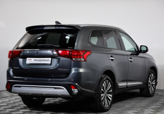 Подержанный автомобиль Mitsubishi Outlander 2019 года (5 фото)